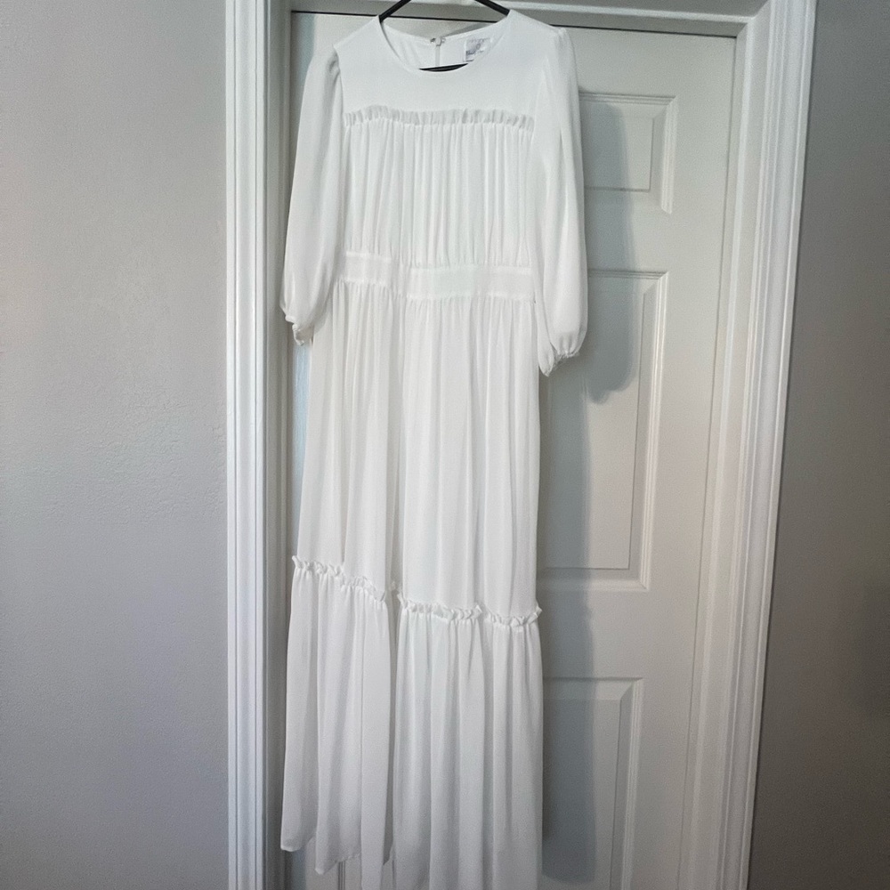 Dainty Jewell’s Elegant White Maxi Dress